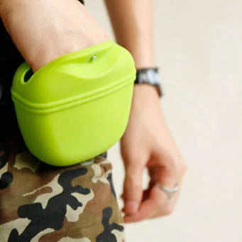 Portable Dog Treat Bag – Waist Clip Snack Pouch for Training & Outdoor Walks