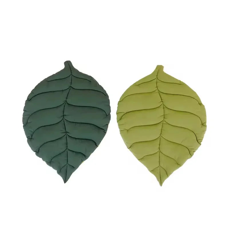 Leaf-Shaped Cat Bed Mat – Soft Cotton Pet Sleeping Blanket for Cats & Small Dogs
