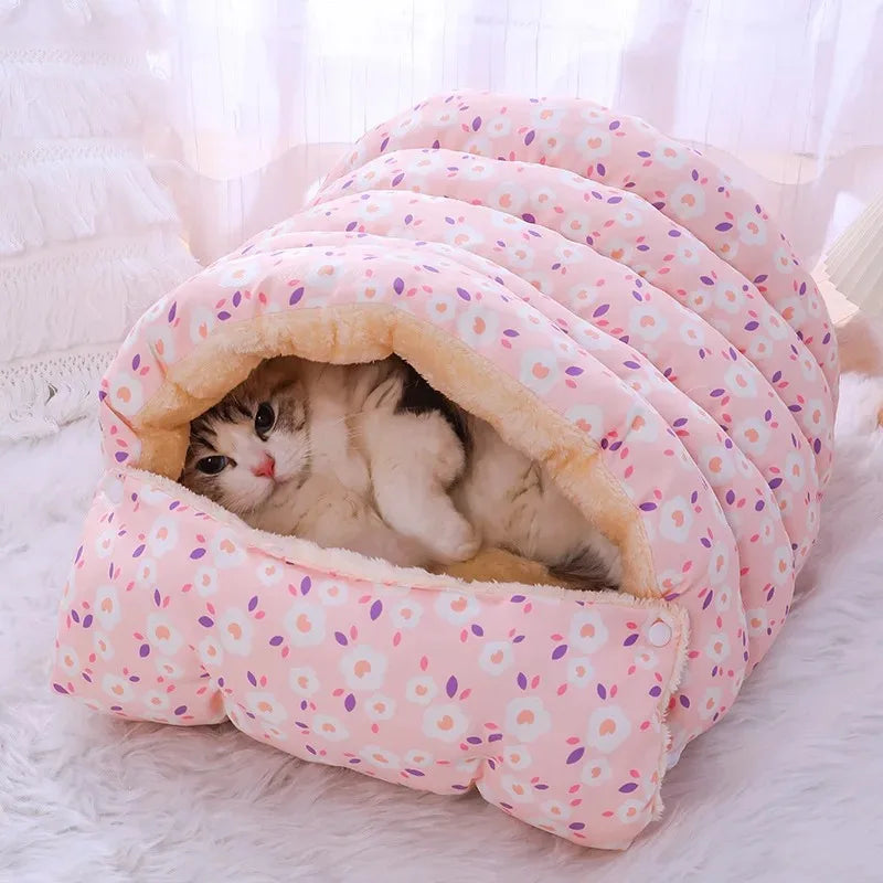 Warm Winter Cat Bed – Cozy Coral Fleece Sleeping Bag for Cats & Small Dogs