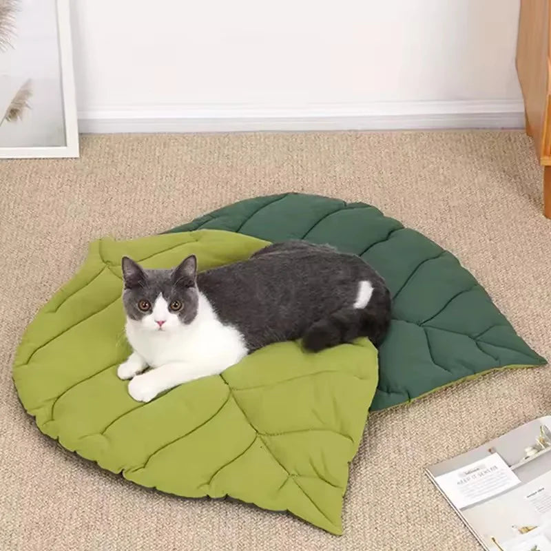 Leaf-Shaped Cat Bed Mat – Soft Cotton Pet Sleeping Blanket for Cats & Small Dogs