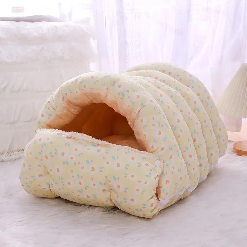 Warm Winter Cat Bed – Cozy Coral Fleece Sleeping Bag for Cats & Small Dogs