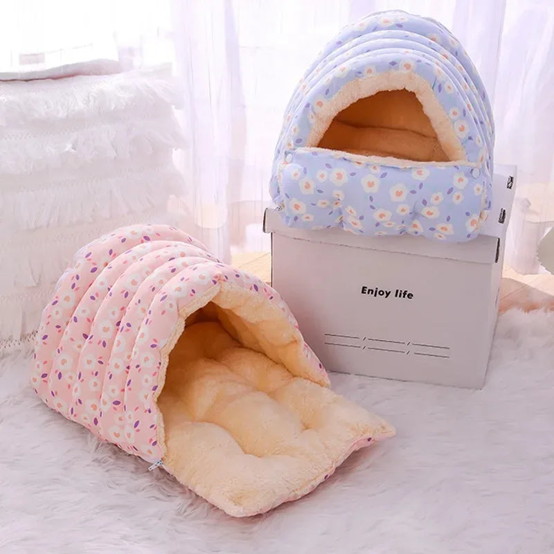 Warm Winter Cat Bed – Cozy Coral Fleece Sleeping Bag for Cats & Small Dogs