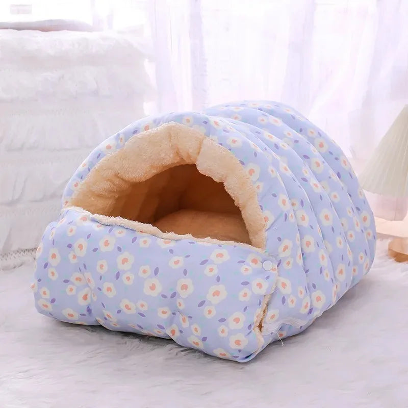 Warm Winter Cat Bed – Cozy Coral Fleece Sleeping Bag for Cats & Small Dogs
